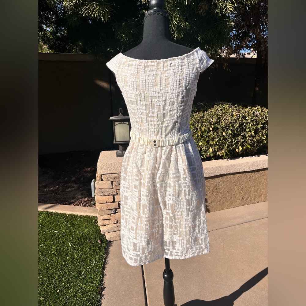 Sefon vintage dress with boatneck and jeweled belt - Picture 3 of 3